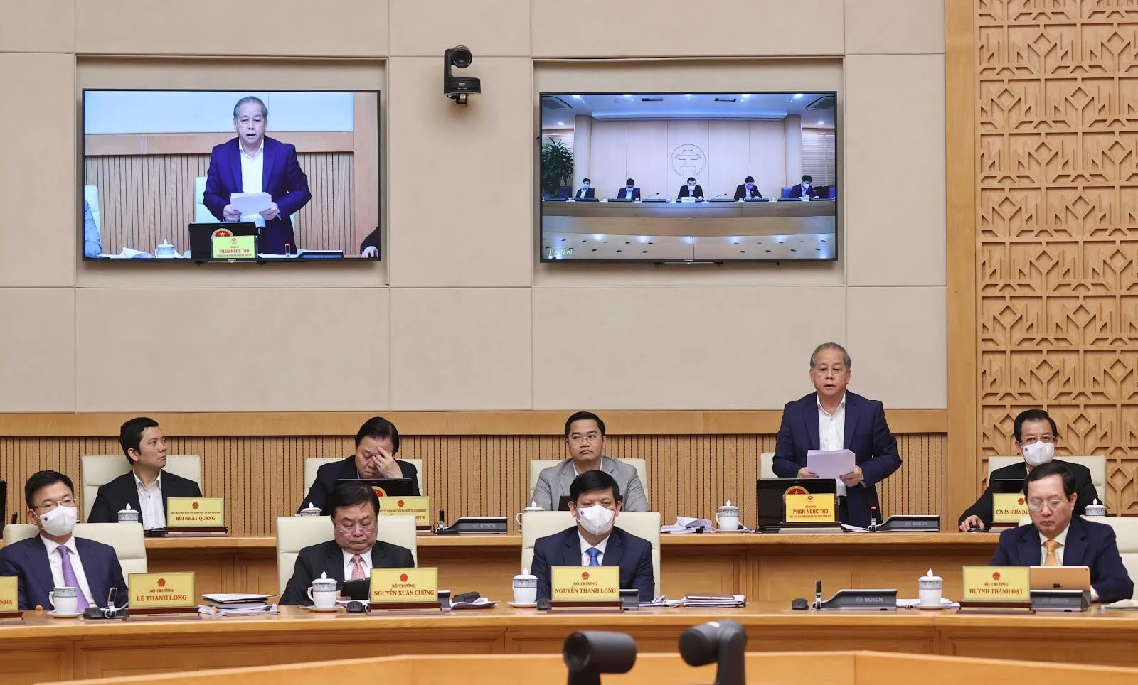 Chủ tịch UBND tỉnh Thừa Thiên Huế Phan Ngọc Thọ báo cáo Đề án Cơ chế chính sách đặc thù xây dựng Thừa Thiên Huế trở thành thành phố trực thuộc Trung ương, tại Phiên họp Chính phủ thường kỳ tháng 2/2021.