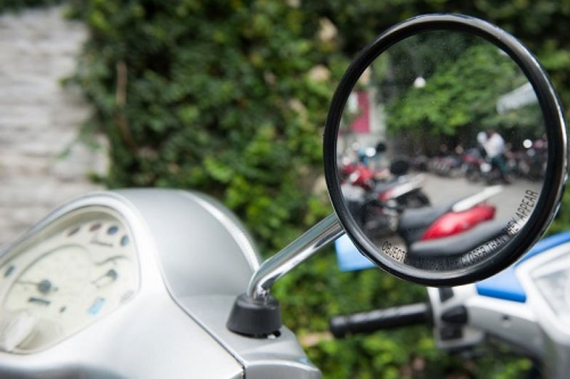 Đi xe không có gương chiếu hậu bị phạt như thế nào?