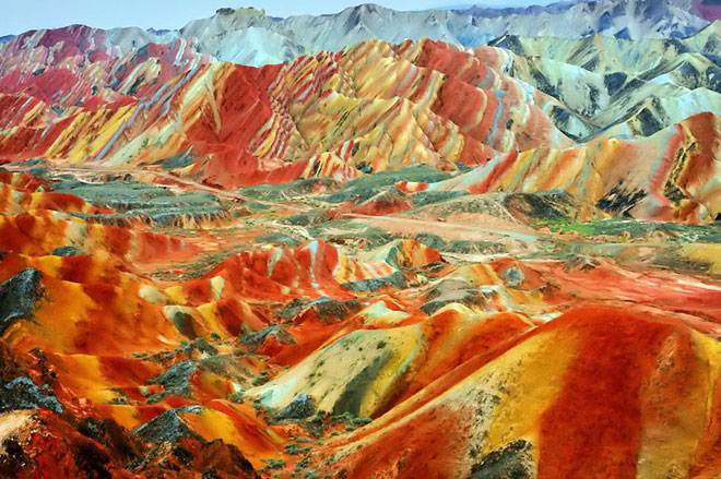 &#x110;an H&#xE0;, ti&#xEA;n c&#x1EA3;nh r&#x1EF1;c r&#x1EE1; &#x1EDF; tr&#x1EA7;n gian