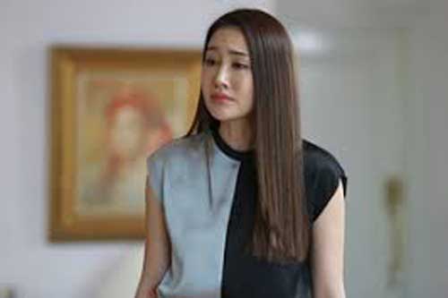 Ngày đầu tiên ở nhà chồng, đang ăn cơm trưa thì tôi nhận được dòng tin nhắn từ em gái, đọc xong chỉ còn biết ôm mặt khóc