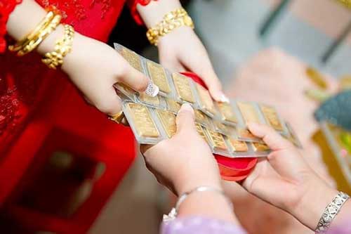Tôi 'hoáng váng' khi phát hiện về nguồn gốc số vàng mà người yêu của chị gái mừng trong đám cưới của mình