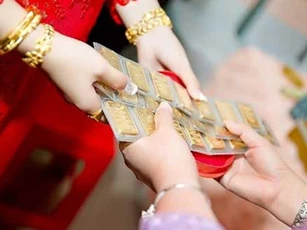 Tôi 'hoáng váng' khi phát hiện về nguồn gốc số vàng mà người yêu của chị gái mừng trong đám cưới của mình