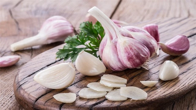 Ăn một tép tỏi sau khi đi ngoài trời lạnh về, bạn sẽ ngạc nhiên với những gì mình nhận được - Ảnh 3. Ăn một tép tỏi sau khi đi ngoài trời lạnh về, bạn sẽ ngạc nhiên với những gì mình nhận được - Ảnh 3.