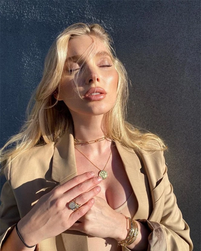 'Búp bê Thụy Điển' Elsa Hosk mang bầu lớn vẫn quá đỗi gợi cảm - ảnh 6