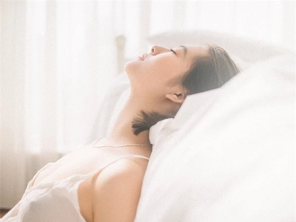3 thứ đắt giá chồng ngoại tình sẵn sàng dâng hết cho bồ nhưng lại vô cùng keo kiệt với vợ - Ảnh 2 dan ong ngoai tinh 2
