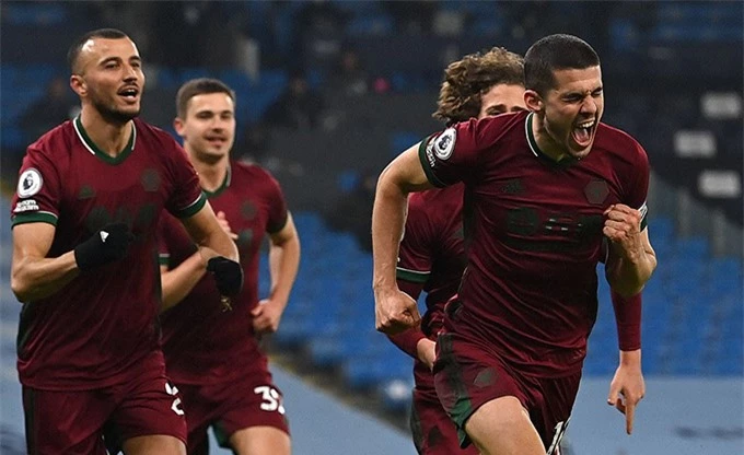 Coady bất ngờ gỡ hòa cho Wolves ở phút 61