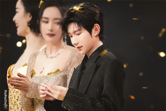 Khung hình hot nhất Weibo hôm nay: Dương Tử - Dương Mịch bỗng làm nền, Vương Nguyên bảnh như thiếu gia hào môn - Ảnh 4. Khung hình hot nhất Weibo hôm nay: Dương Tử - Dương Mịch bỗng làm nền, Vương Nguyên bảnh như thiếu gia hào môn - Ảnh 4.