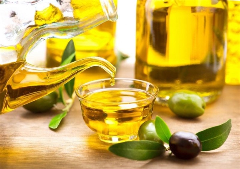 Tại sao sử dụng dầu oliu lại tốt cho tóc?