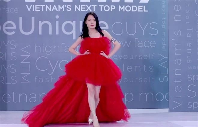 Võ Hoàng Yến, Nam Trung ngỡ ngàng khi gặp người quen casting Next Top Model mùa 9 - Ảnh 1.