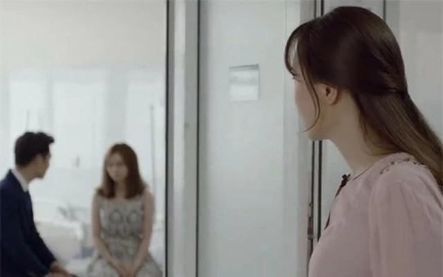 Vợ bầu chết lặng khi thấy chồng ân cần dắt tay người phụ nữ lạ vào bệnh viện Phụ Sản, nhưng khi nghe những lời anh nói, chị khóc nấc vì hạnh phúc - Ảnh 2. Vợ bầu chết lặng khi thấy chồng ân cần dắt tay người phụ nữ lạ vào bệnh viện Phụ Sản, nhưng khi nghe những lời anh nói, chị khóc nấc vì hạnh phúc - Ảnh 2.