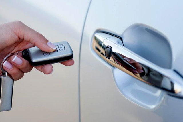 Cách xử lý này khi chìa khóa thông minh ô tô hết pin