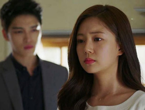 Chồng làm giám đốc, tôi phải vay anh từng đồng để chi tiêu