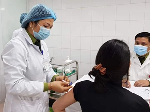 Hà Nội sắp tiêm vaccine COVID-19 cho 95% người trên 18 tuổi