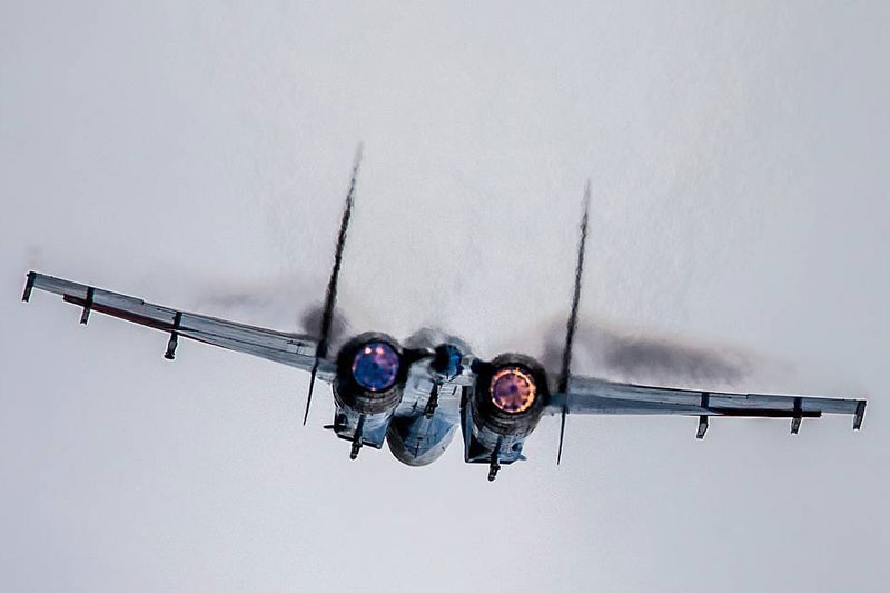 Su-27 của Nga lại “hộ tống” máy bay ném bom Mỹ trên biển Baltic