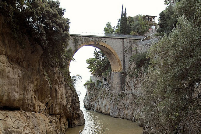 Cận cảnh thị trấn ẩn trong vùng vịnh đẹp như tranh vẽ ở Ý