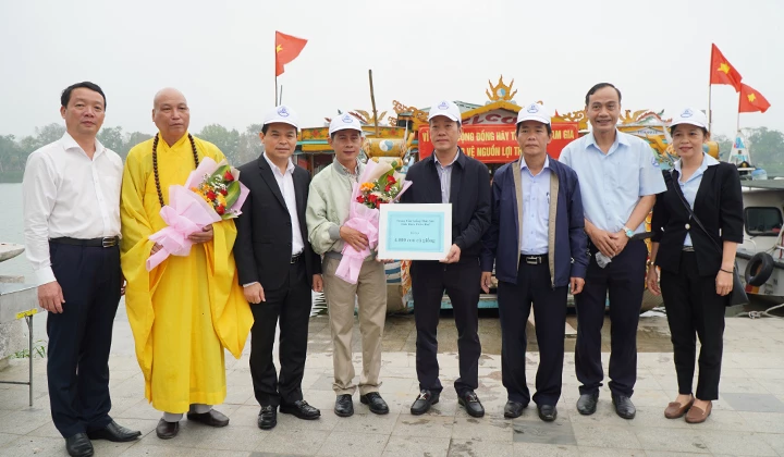 Lãnh đạo tỉnh Thừa Thiên Huế ghi nhận, cảm ơn sự đóng góp, đồng hành của các cá nhân, tổ chức cùng chung tay với tỉnh bảo vệ nguồn lợi thủy sản.