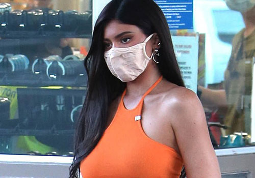 Em út nhà Kardashian mặc bó sát tôn dáng 'đồng hồ cát' gợi cảm