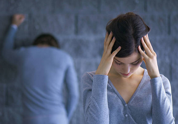 Vợ lật ngược tình thế giúp chồng thoát tội ngoại tình