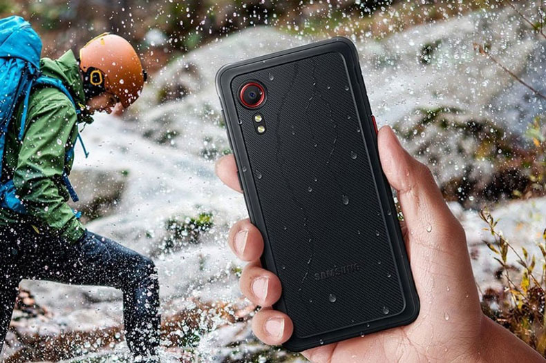 Samsung giới thiệu smartphone ‘nồi đồng cối đá’, giá hơn 8 triệu đồng