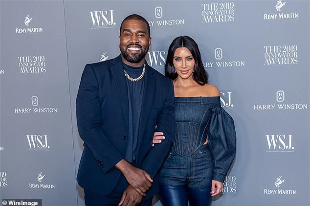 Mỹ nhân độc thân quyến rũ Kim Kardashian lần đầu lộ diện sau ly hôn - ảnh 9