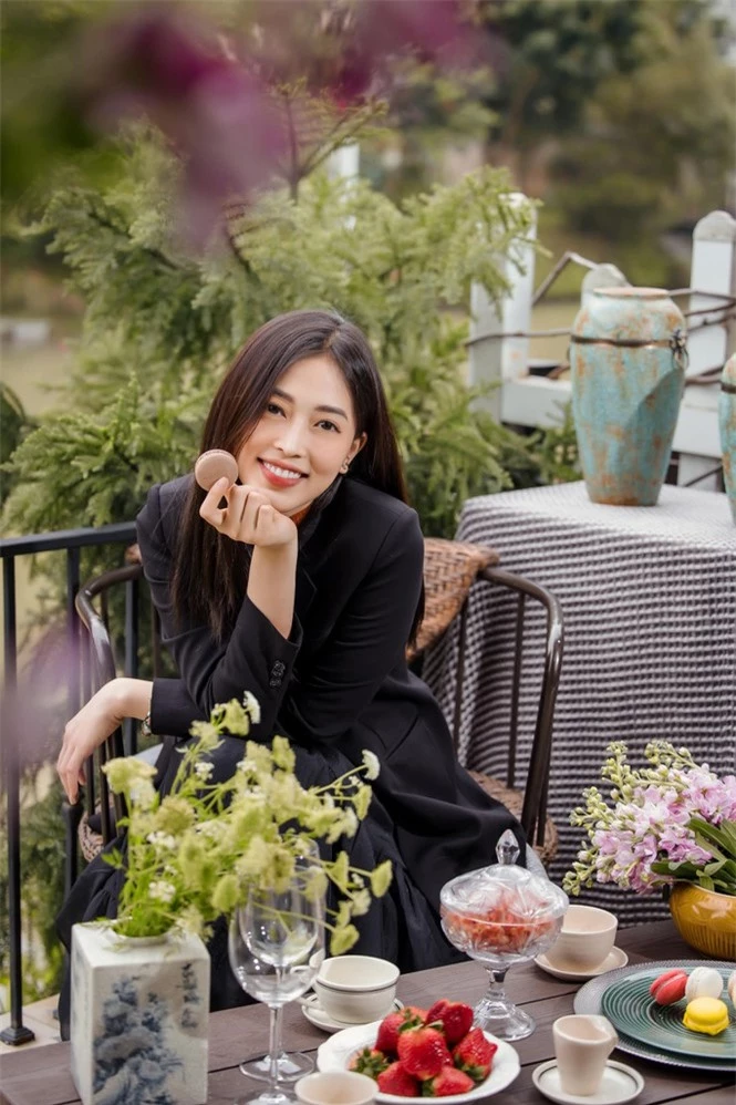 Top 3 Hoa hậu Việt Nam 2018: Tiểu Vy thần thái sang chảnh, Phương Nga-Thúy An ngày càng quyến rũ - ảnh 10