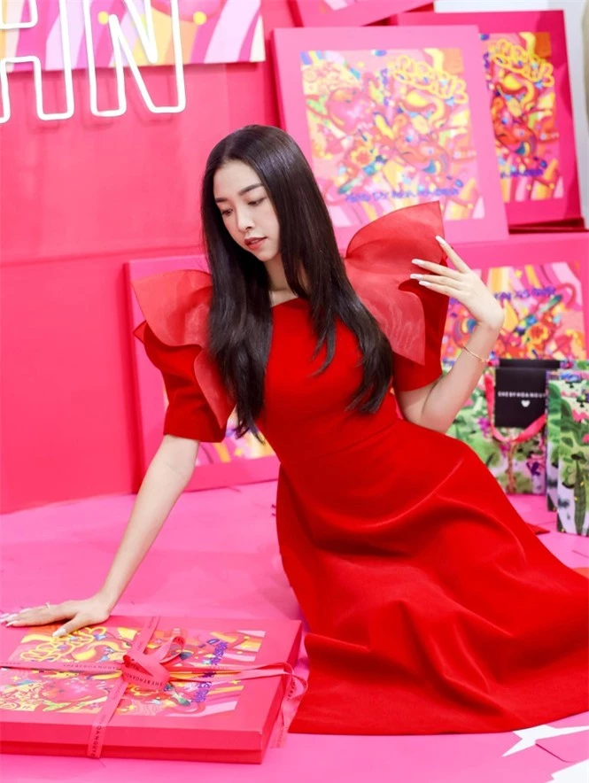 Top 3 Hoa hậu Việt Nam 2018: Tiểu Vy thần thái sang chảnh, Phương Nga-Thúy An ngày càng quyến rũ - ảnh 13