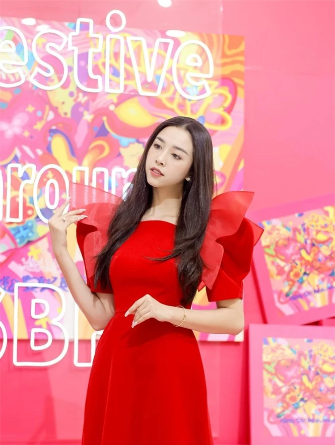 Top 3 Hoa hậu Việt Nam 2018: Tiểu Vy thần thái sang chảnh, Phương Nga-Thúy An ngày càng quyến rũ - ảnh 14