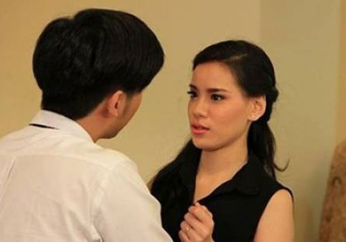 Thấy vợ xách vali ra cửa, chồng chặn cửa, hất hàm "muốn đi thì trả hết tiền ăn ở", song lời đáp trả đanh thép của chị lại khiến gã bẽ mặt