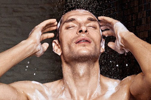 8 cách chăm sóc tóc xoăn 'chuẩn không cần chỉnh' dành cho nam giới