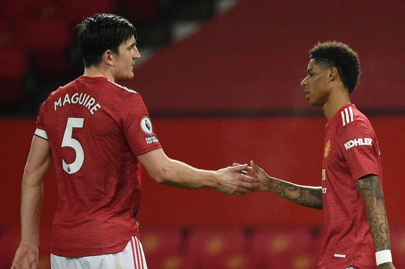 Maguire và Rashford chửi nhau ngay trên sân.