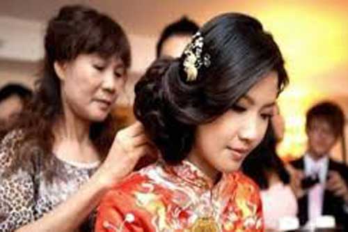 Trong đám cưới, tôi được một người lạ trao cho 3 chỉ vàng, đến khi biết thân phận của bác ấy, tôi sững sờ như "hóa đá"