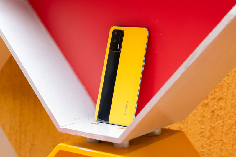 Realme ra mắt smartphone chip Snapdragon 888, RAM 12 GB, sạc 65W, giá gần 12 triệu