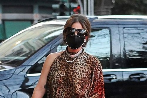 Lady Gaga tái xuất trẻ trung trên phố sau khi công khai bạn trai