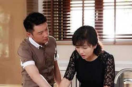 Vợ bị tai nạn nhưng chồng vẫn cố nhậu xong mới đến viện, nhìn thấy thứ trong túi xách và nơi cô đã đến hôm nay mà anh ta "bủn rủn"