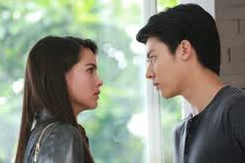 Thấy cái áo mới để trên bàn, chồng tôi giận dữ đem ném xuống đất nhưng khi biết áo của ai thì ngượng mặt nhục nhã