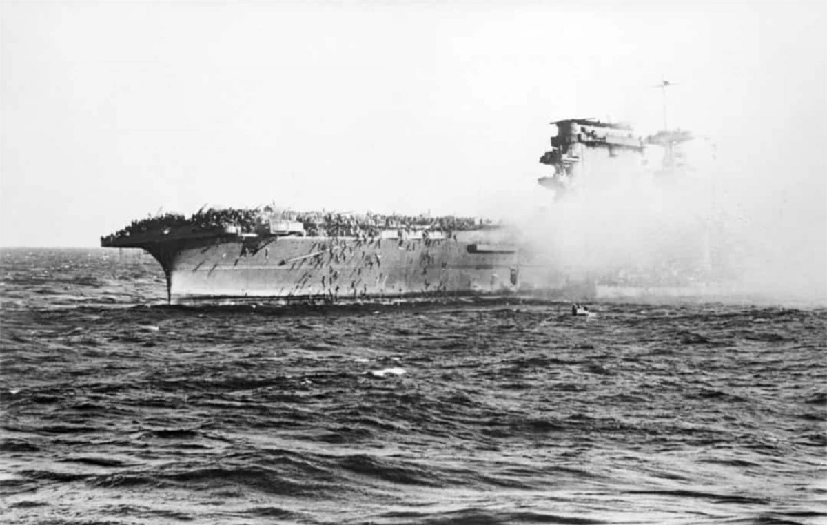 Trận Biển San hô có ý nghĩa đáng kể về mặt lịch sử khi là trận chiến hải quân đầu tiên mà các bên đưa tàu sân bay vào tham chiến. Trận chiến này diễn ra từ 4 - 8/5/1942 ở Thái Bình Dương giữa Hải quân Nhật Bản với Hải quân và Không quân của Mỹ và Australia. Việc tàu sân bay Lexington của Mỹ nằm trong số những tàu thuyền bị tổn thất trong trận chiến này được coi như một chiến thắng hạn chế cho Nhật Bản. Tuy nhiên, về mặt chiến lược, bên thắng trong trận đánh này thuộc về quân đồng minh.