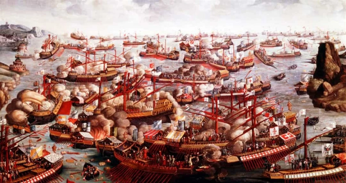 Trong lịch sử chiến tranh hải quân, Lepato là trận chiến lớn cuối cùng của phương Tây mà các bên chiến đấu sử dụng các loại thuyền phải chèo bằng tay. Trận chiến này diễn ra ngày 7/10/1571 giữa Liên minh thần thánh do Giáo hoàng Pius V thành lập và Đế quốc Ottoman ở Vịnh Patras trên Biển Ionian.