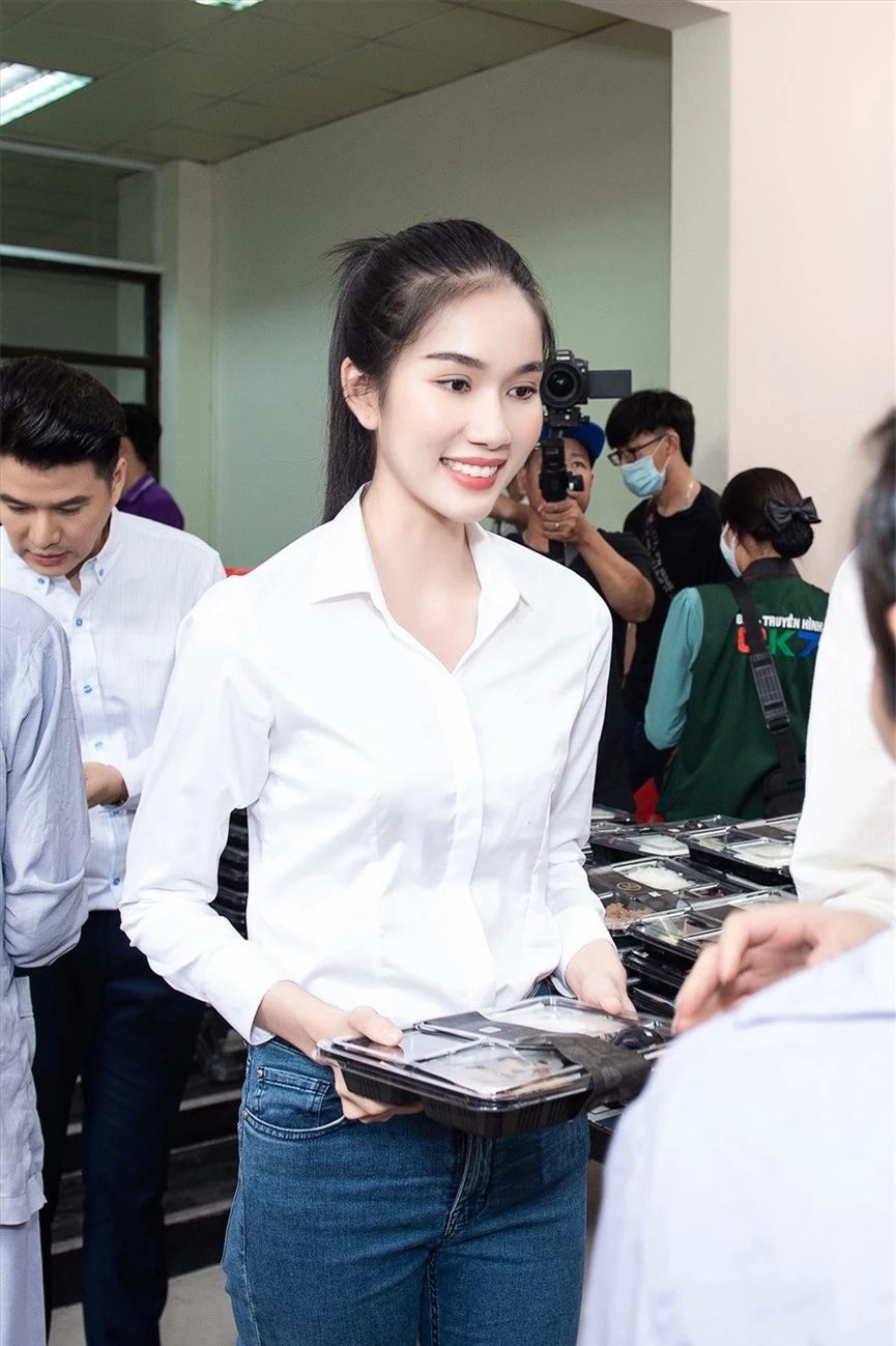 Gam màu trắng thanh lịch là 'chân ái' của Á hậu Phương Anh tại Miss International 2021 - ảnh 12