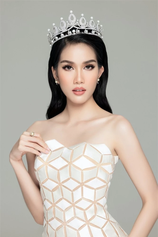Gam màu trắng thanh lịch là 'chân ái' của Á hậu Phương Anh tại Miss International 2021 - ảnh 13