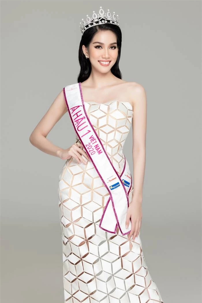 Gam màu trắng thanh lịch là 'chân ái' của Á hậu Phương Anh tại Miss International 2021 - ảnh 14