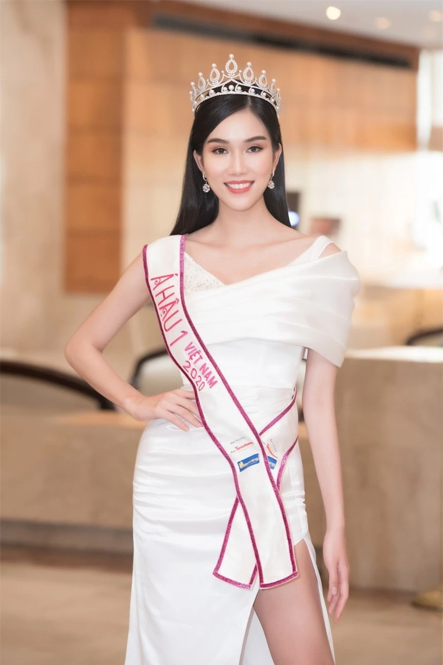 Gam màu trắng thanh lịch là 'chân ái' của Á hậu Phương Anh tại Miss International 2021 - ảnh 2