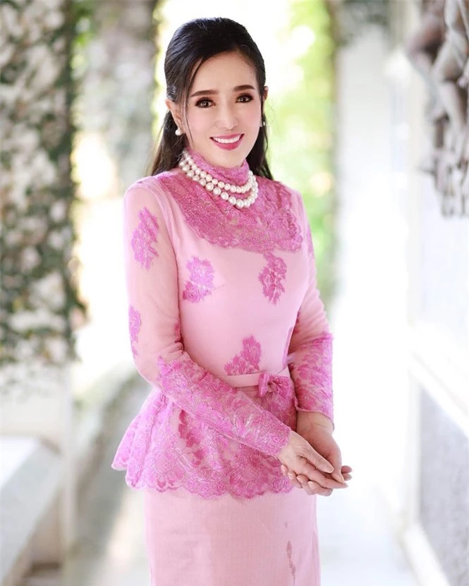 Hoa hậu Hoàn vũ Thái Lan U80 vẫn sở hữu body cân đối, nhan sắc trẻ trung - ảnh 1