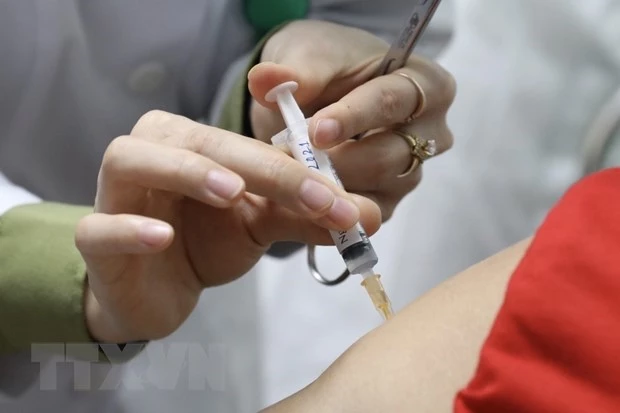 Tiêm thử nghiệm vaccine Nano Covax giai đoạn 2 cho tình nguyện viên. Ảnh: Minh Quyết/TTXVN.