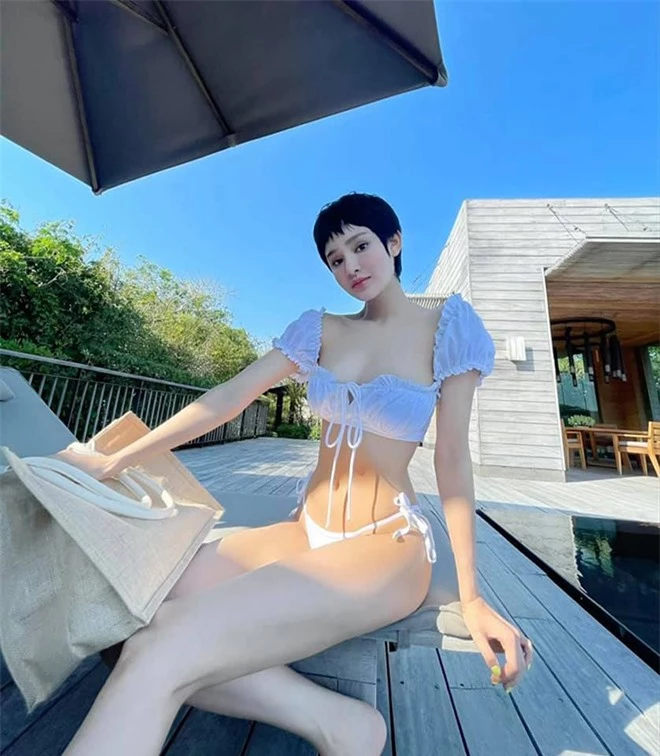 Tóc Tiên và Hiền Hồ cùng tung ảnh bikini: Ai trông hút mắt hơn? - Ảnh 3.