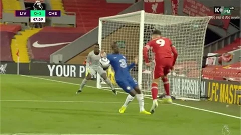 VAR lại gây bão trong thất bại của Liverpool trước Chelsea