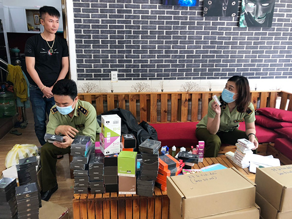 Đà Nẵng: Kiểm tra đột xuất 3 địa điểm, tạm giữ gần 3.500 sản phẩm thuốc lá điện tử, người mua chủ yếu là học sinh