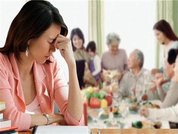 Khó xử vì em chồng liên tục có hành động này