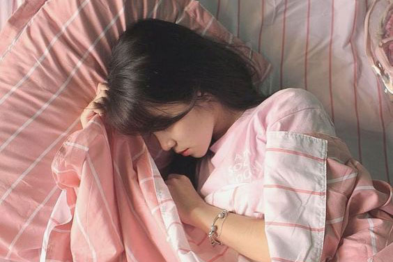 Tối nào đi ngủ cũng nên tự hỏi bản thân 4 câu này, tốn vài giây nhưng sẽ giúp bạn phòng tránh đột quỵ xảy ra trong khi ngủ