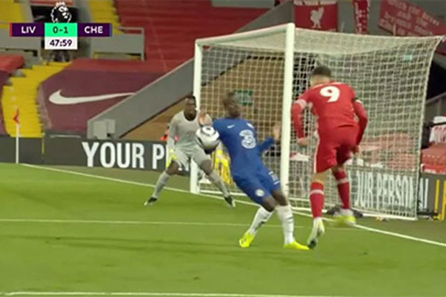 VAR lại gây tranh cãi trong thất bại của Liverpool trước Chelsea