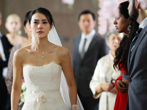 Lời đề nghị của người tình cũ khiến cô dâu trẻ tái mặt